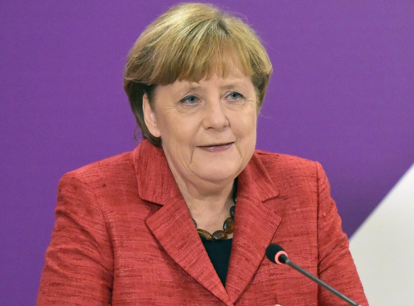 Merkel’s Interior Minister ‘offers to resign’ over migrant issue ...