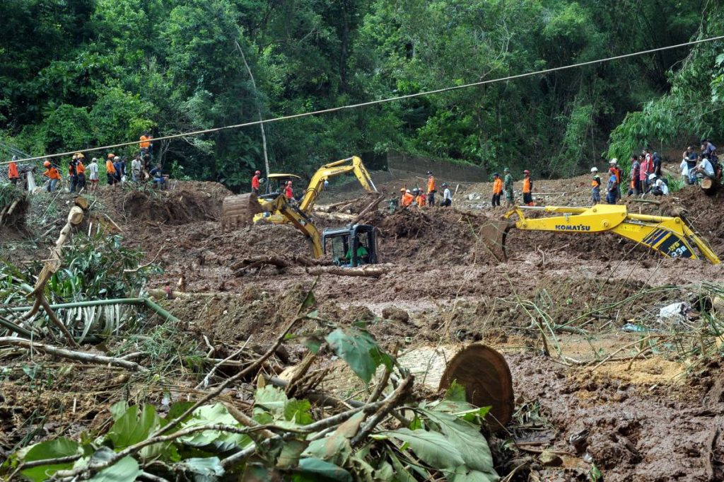 Indonesian landslide death toll mounts to 31 - Asian Lite UAE