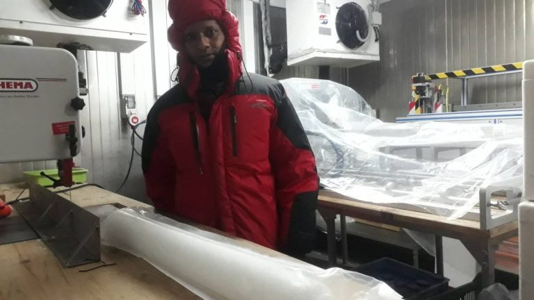 Indian scientists to dig deep ice to know past climate at Antarctica
