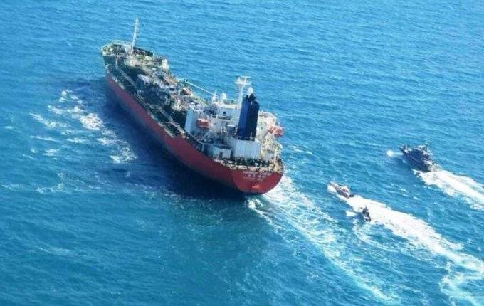 Iran’s IRGC Navy seizes 150K lt of smuggled fuel off coast