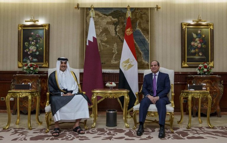 Qatari emir meets Sisi in first Egypt visit since reconciliation